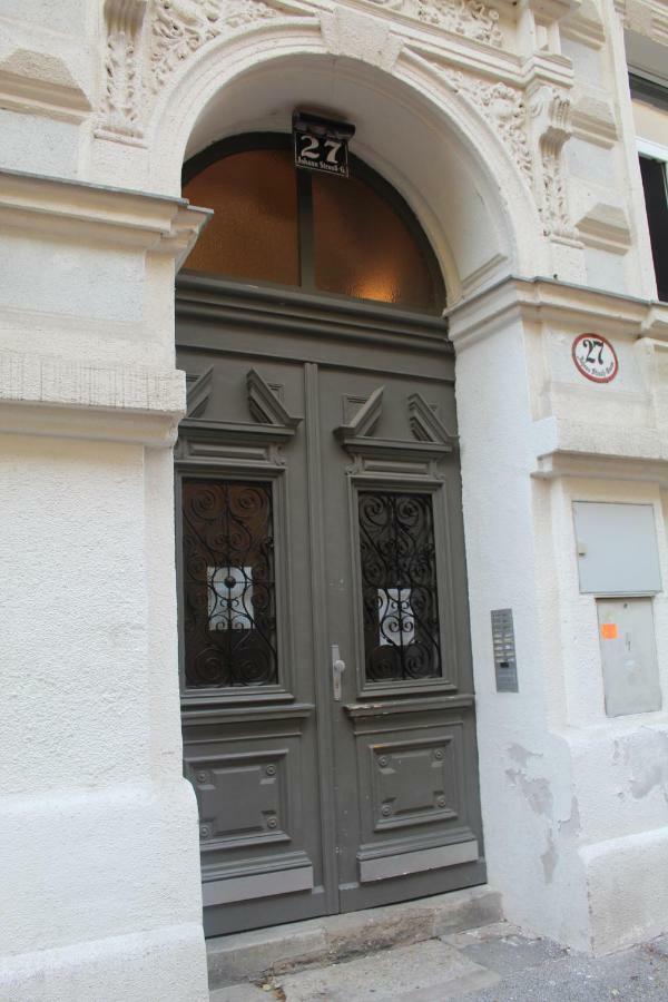 Central Vienna Apartment With Unique 40M2 City Garden & Self Check In Dış mekan fotoğraf